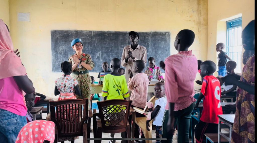 Tổ công tác giao lưu cùng học sinh Trường tiểu học Abyei