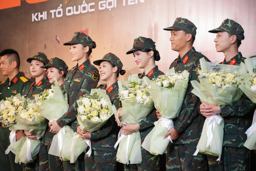 Gần 50 nghệ sĩ hàng đầu showbiz Việt tham gia "Sao nhập ngũ 2025- Khi tổ quốc gọi tên" Gần 50 nghệ sĩ hàng đầu showbiz Việt tham gia "Sao nhập ngũ 2025- Khi tổ quốc gọi tên"
