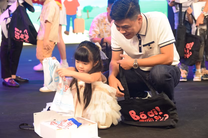 Diễn viên Trung Ruồi cùng con gái