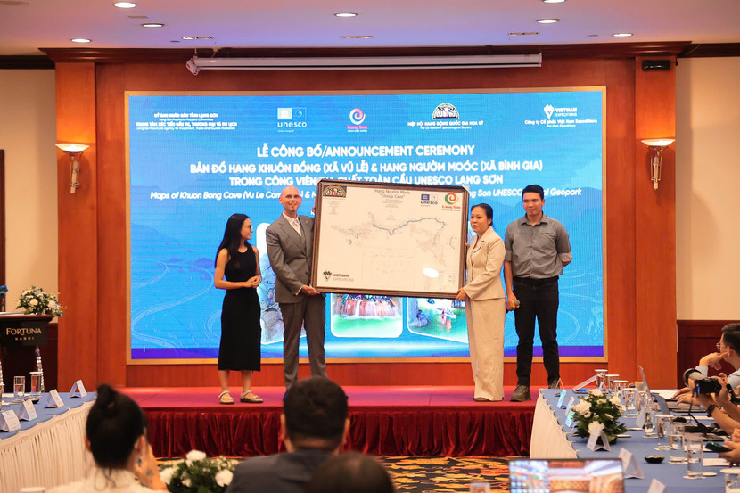 Trong chương trình xúc tiến tại Hà Nội vào ngày 14-11, Trung tâm Xúc tiến Đầu tư, Thương mại và Du lịch tỉnh Lạng Sơn công bố bản đồ hang Khuôn Bồng (xã Vũ Lễ) và hang Ngườm Moóc (xã Bình Gia)