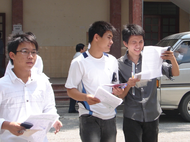 Nhiều thí sinh hồ hởi kết thúc đợt cuối kỳ thi ĐH 2011 (ảnh Vinh Hương) Nhiều thí sinh hồ hởi kết thúc đợt cuối kỳ thi ĐH 2011 (ảnh Vinh Hương)