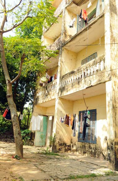 Căn hộ tầng 3 ngôi nhà nơi bà Trầm ngã xuống đã mất hết lan can