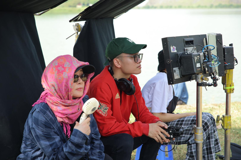 Nghệ sĩ Trà My và con trai- đạo diễn Quản Trọng Phúc trên phim trường