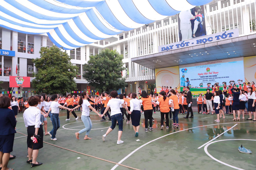 Nhiều người dân địa bàn giáp ranh Cầu Giấy muốn xin học ở quận này vì chất lượng giáo dục cao