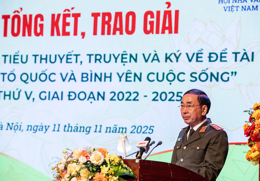 Thượng tướng Trần Quốc Tỏ - Uỷ viên Trung ương Đảng, Phó Bí thư Đảng ủy Công an Trung ương, Thứ trưởng Bộ Công an dự và phát biểu chỉ đạo tại Lễ tổng kết và trao giải Cuộc thi viết tiểu thuyết, truyện và ký về đề tài “Vì an ninh Tổ quốc và bình yên cuộc sống” lần thứ V, giai đoạn 2022 - 2025
