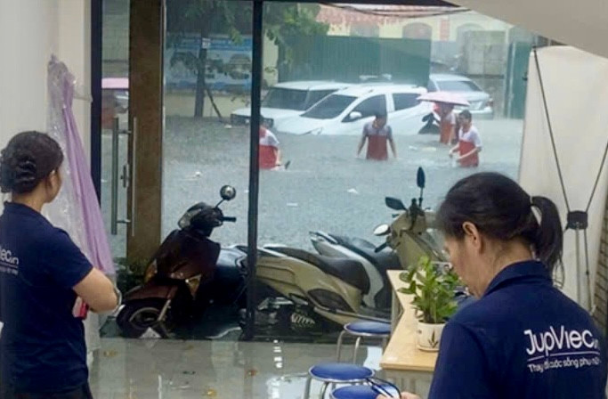 Sở GD-ĐT Hà Nội yêu cầu nhà trường thiết lập kênh thông tin với phụ huynh học sinh, việc di chuyển của học sinh phải có sự phối hợp chặt chẽ giữa 2 bên.