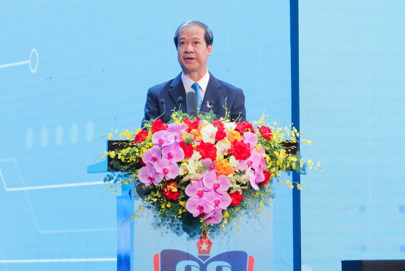 Bộ trưởng Bộ GD-ĐT Nguyễn Kim Sơn đọc diễn văn khai giảng Bộ trưởng Bộ GD-ĐT Nguyễn Kim Sơn đọc diễn văn khai giảng