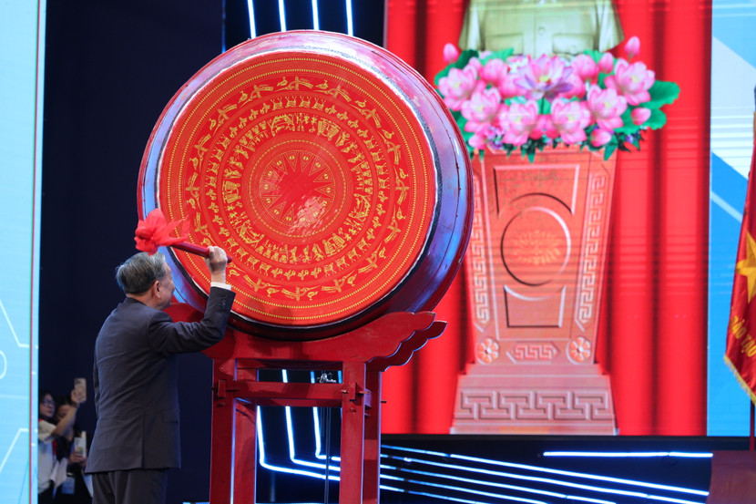 Tổng Bí thư Tô Lâm đánh trống khai giảng năm học 2025-2026 Tổng Bí thư Tô Lâm đánh trống khai giảng năm học 2025-2026