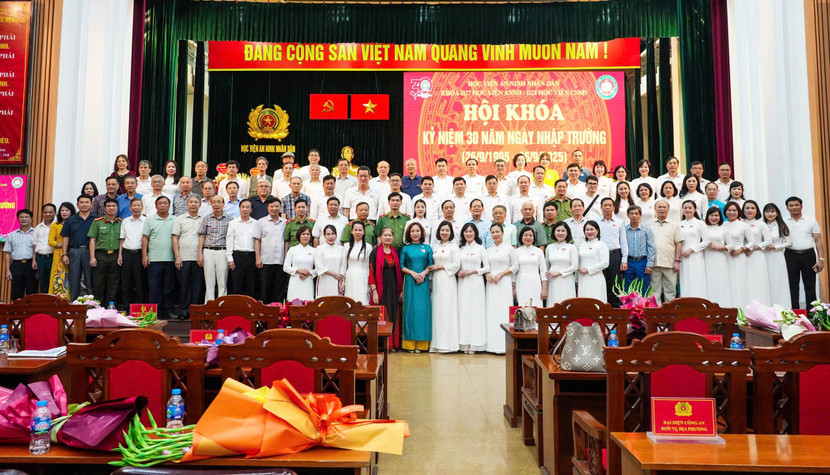 Gần 500 cựu sinh viên khoá D27 Học viện An ninh nhân dân, - D21 học viện Công an nhân dân tụ họp nhân 30 năm được rèn luyện, đào tạo chính quy lực lượng công an