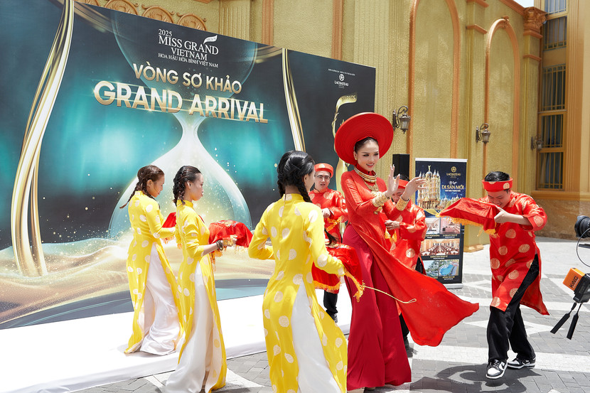 Thí sinh Nguyễn Thị Thu Ngân gây ấn tượng khi tái hiện không khí đám cưới miền Tây rộn ràng, sôi nổi Thí sinh Nguyễn Thị Thu Ngân gây ấn tượng khi tái hiện không khí đám cưới miền Tây rộn ràng, sôi nổi