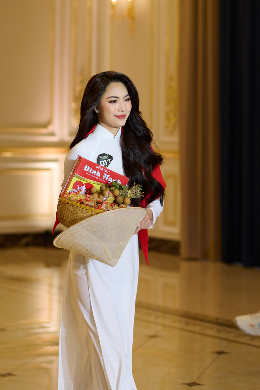 Thí sinh Bùi Thu Thuỷ giới thiệu đặc sản nhãn lồng Hưng Yên và bánh cáy Thái Bình Thí sinh Bùi Thu Thuỷ giới thiệu đặc sản nhãn lồng Hưng Yên và bánh cáy Thái Bình