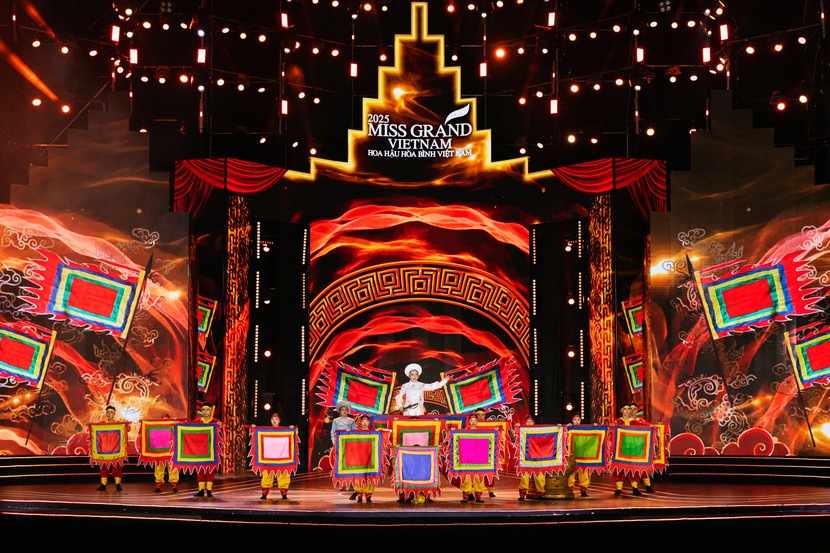 Tiết mục trích đoạn cải lương Tiếng trống Mê Linh" do thí sinh Ngô Thái Ngân Tiết mục trích đoạn cải lương Tiếng trống Mê Linh" do thí sinh Ngô Thái Ngân