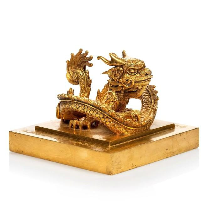 Ấn vàng “Hoàng đế chi bảo” là minh chứng biểu trưng cho quyền lực chính trị trong một giai đoạn lịch sử nhất định trong tiến trình lịch sử của Việt Nam Ấn vàng “Hoàng đế chi bảo” là minh chứng biểu trưng cho quyền lực chính trị trong một giai đoạn lịch sử nhất định trong tiến trình lịch sử của Việt Nam