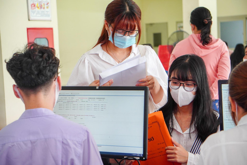 Nhiều trường đại học dự kiến mức học phí mới tăng chóng mặt