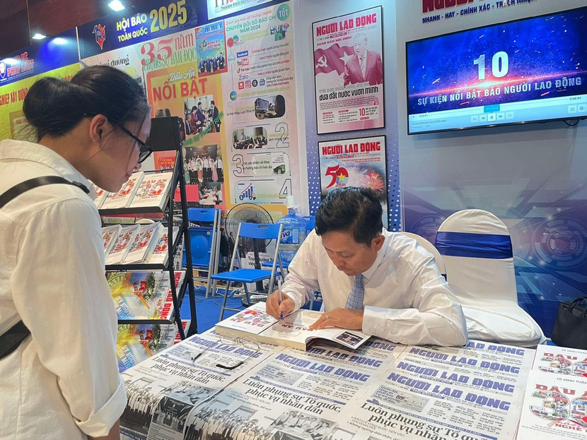 Buổi ký tặng sách không chỉ là sự kiện giới thiệu một tác phẩm, mà còn là dịp để nhà báo Tô Đình Tuân tri ân đồng nghiệp, độc giả và những người đã đồng hành cùng ông trong suốt 30 năm, đồng thời khơi nguồn cảm hứng cho thế hệ làm báo trẻ