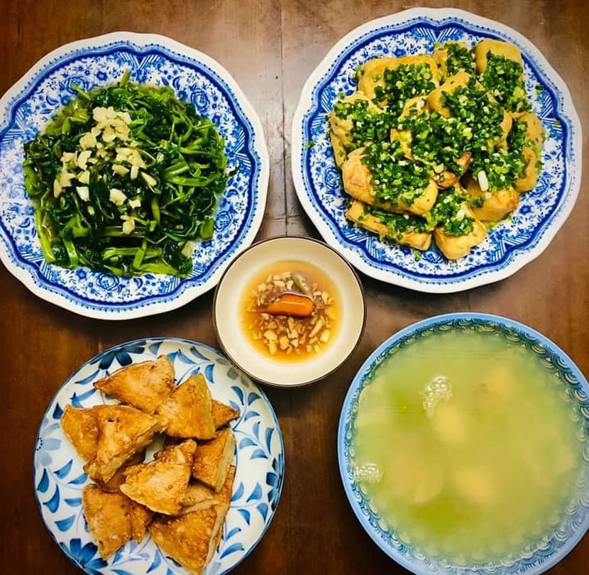 Rau muống luôn là món ăn quen thuộc trong mâm cơm của các gia đình người Việt