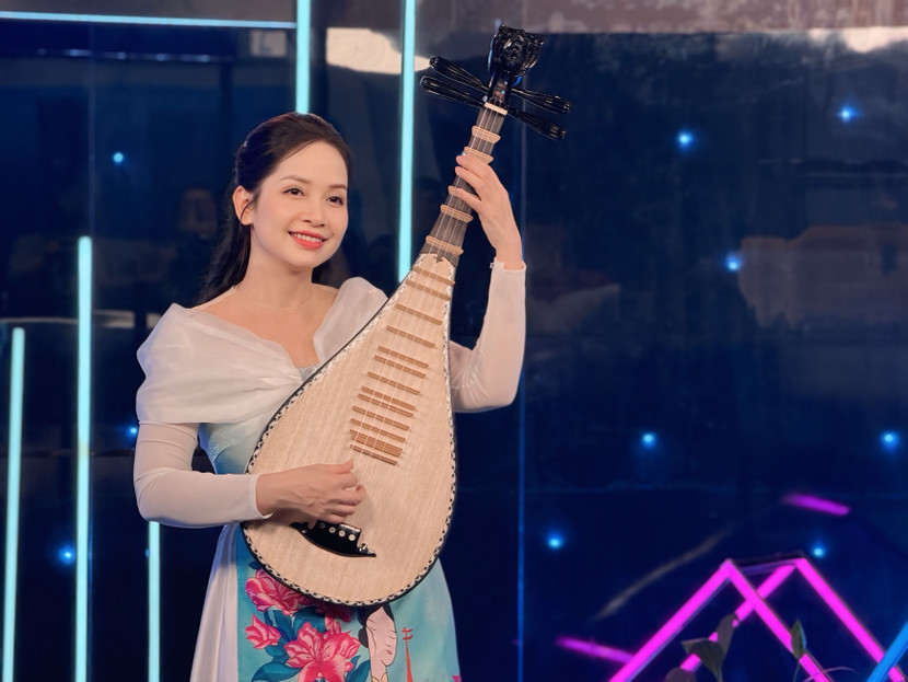 Nghệ sĩ đàn tỳ bà Vũ Diệu Thảo