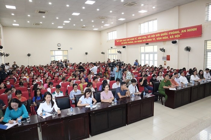 Ngày 27-8, phụ huynh muốn xin cho con học trường gần nhà đã được quận Nam Từ Liêm công bố phương án tiếp nhận chính thức