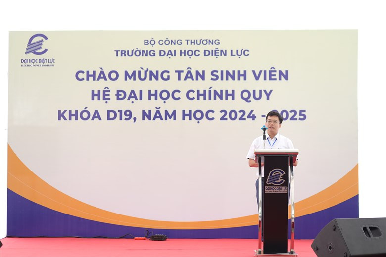 Tiến sĩ Dương Trung Kiên – Đảng ủy viên, Phó Hiệu trưởng Nhà trường gửi lời chúc mừng đến các tân sinh viên đã trúng tuyển vào Trường Đại học Điện lực Tiến sĩ Dương Trung Kiên – Đảng ủy viên, Phó Hiệu trưởng Nhà trường gửi lời chúc mừng đến các tân sinh viên đã trúng tuyển vào Trường Đại học Điện lực