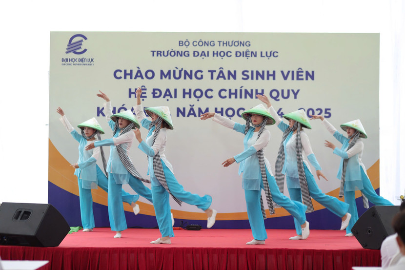 Nhiều hoạt động chào đón tân sinh viên đã được tổ chức Nhiều hoạt động chào đón tân sinh viên đã được tổ chức