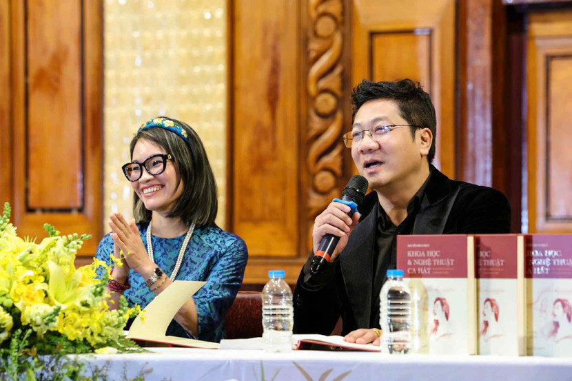 Nghệ sĩ Bích Thuỷ và NSND Đỗ Quốc Hưng trong buổi ra mắt sách Nghệ sĩ Bích Thuỷ và NSND Đỗ Quốc Hưng trong buổi ra mắt sách