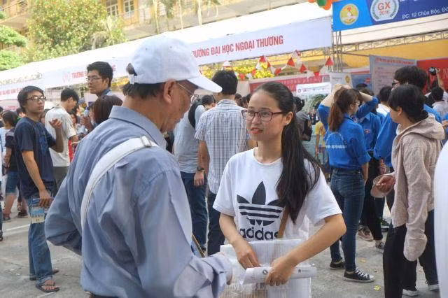 Bộ GD-ĐT lùi thời hạn đến 31/8 để thí sinh hoàn thành thanh toán trực tuyến