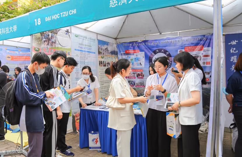 Lượng học sinh Việt Nam du học Mỹ giảm 21% so với mức cao nhất trước dịch Covid-19 Lượng học sinh Việt Nam du học Mỹ giảm 21% so với mức cao nhất trước dịch Covid-19
