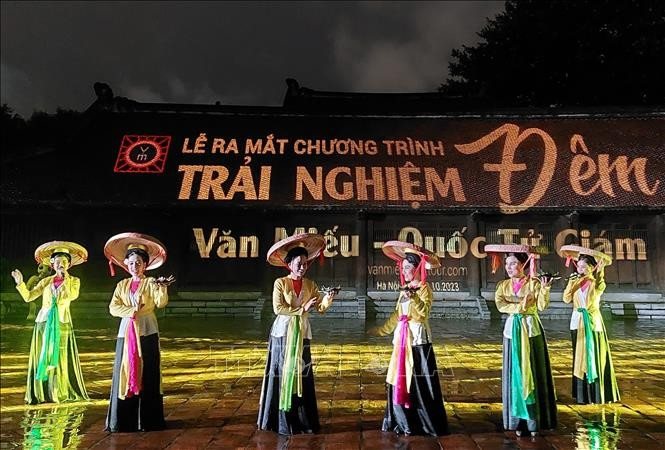 Tour đêm Văn Miếu Tour đêm Văn Miếu