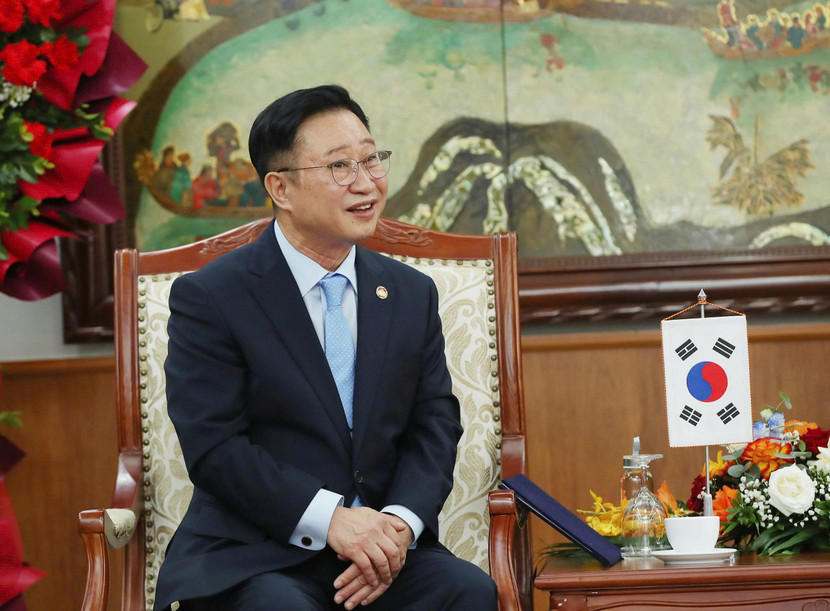 Ông Lý Xương Căn, hậu duệ đời thứ 31 của vua Lý Thái Tổ, được bổ nhiệm lần đầu làm Đại sứ Du lịch Việt Nam tại Hàn Quốc vào năm 2017 và tiếp tục nhiệm kỳ thứ hai vào năm 2021 Ông Lý Xương Căn, hậu duệ đời thứ 31 của vua Lý Thái Tổ, được bổ nhiệm lần đầu làm Đại sứ Du lịch Việt Nam tại Hàn Quốc vào năm 2017 và tiếp tục nhiệm kỳ thứ hai vào năm 2021