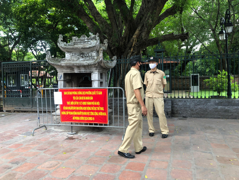 Lực lượng chức năng túc trực và nhắc nhở, sáng 6/7 Lực lượng chức năng túc trực và nhắc nhở, sáng 6/7