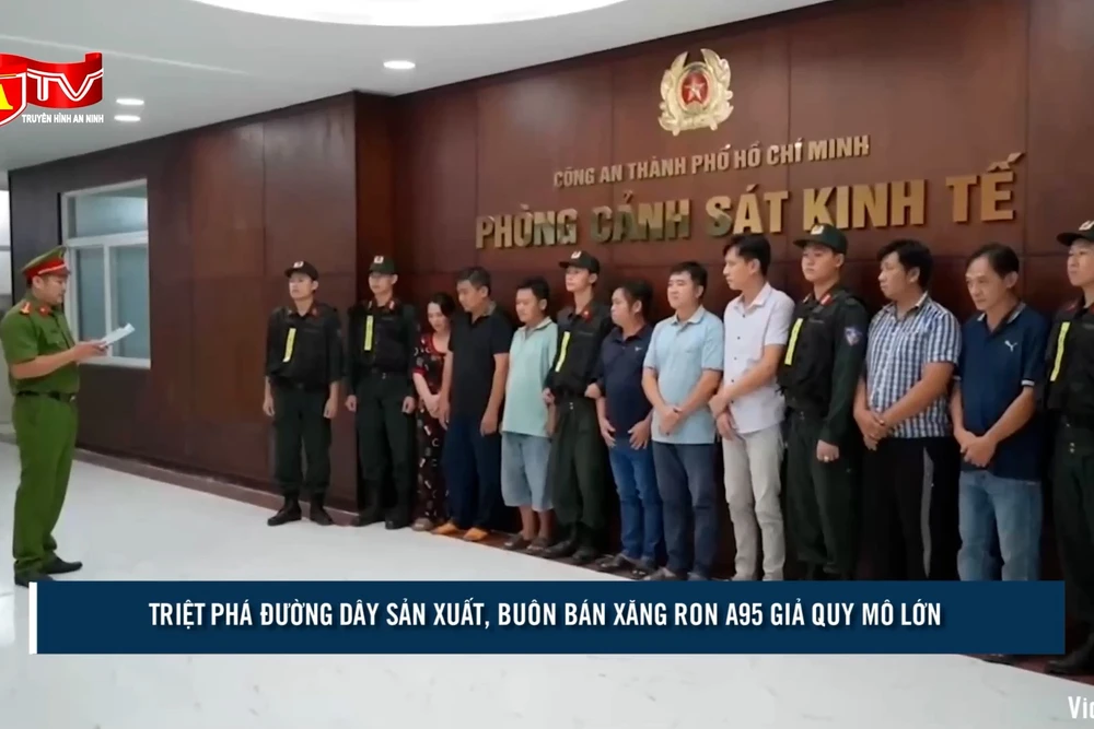 Tin Podcast ngày 4/2/2026: Triệt phá đường dây sản xuất, buôn bán xăng RON A95 giả quy mô lớn; Chở quá 7 hành khách