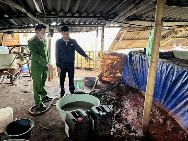 Tin Podcast ngày 29-1-2026: Hai xưởng phân kim đổ 6,7 tấn chất thải nguy hại gì ra sông Đuống