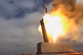 Mỹ dùng tên lửa SM-6 giá 6 triệu USD để bắn hạ UAV cảm tử Shahed giá rẻ