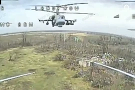 Ukraine bắn hạ trực thăng Ka-52 của Nga bằng máy bay không người lái FPV?