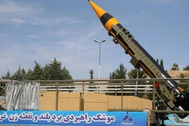 Hai tên lửa đạn đạo Khorramshahr 4 bay 4.000km tấn công căn cứ Diego Garcia