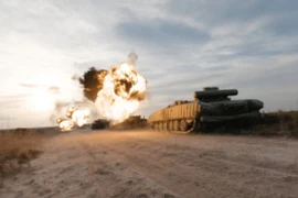 Đột phá công nghệ: 1 người điều khiển tiêu diệt cùng lúc 3 mục tiêu bằng 3 UAV