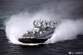Trung Quốc chế tạo hàng loạt tàu đổ bộ đệm khí khổng lồ Zubr