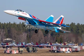 Tiêm kích Su-35 từ đội bay nhào lộn Hiệp sĩ Nga đã tham gia nhiệm vụ chiến đấu