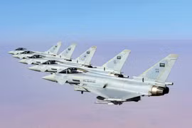 Saudi Arabia và UEA bắt đầu thực hiện loạt cuộc tấn công dữ dội nhằm vào Iran