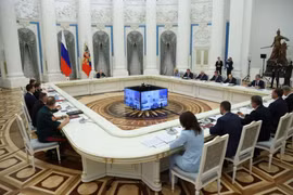 Tổng thống Putin đề nghị các tài phiệt Nga hỗ trợ ngân sách cho cuộc chiến ở Ukraine