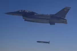 Tên lửa giá rẻ ERAM Mỹ chế tạo cho Ukraine phóng thành công từ tiêm kích F-16