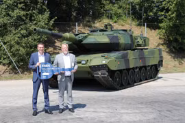 Xe tăng Stridsvagn 123 hiện đại hóa đầu tiên đã được bàn giao
