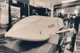 Tên lửa giá rẻ RAACM-ER gây kinh ngạc khi có tầm bắn ngang bằng Tomahawk