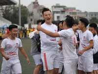 Giành vé bán kết kịch tính, THPT Nguyễn Thị Minh Khai lại mơ vô địch
