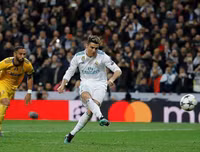 [ẢNH] Ronaldo khoe cơ bắp hoàn hảo sau khi lóe sáng đưa Real vào bán kết