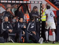 Không thèm bắt tay, mâu thuẫn giữa Pogba và HLV Mourinho lên tới đỉnh điểm