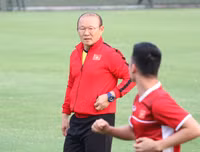 [ẢNH] Phan Văn Đức tươi rói cùng đồng đội hướng tới bán kết lượt về