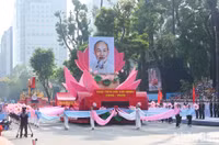 Toàn cảnh lễ diễu binh, diễu hành kỷ niệm 50 năm Giải phóng miền nam, thống nhất đất nước