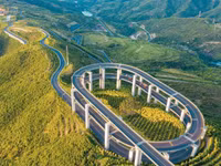 Khám phá đường cao tốc xoắn ốc 3 tầng “cong mềm mại” 