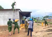 Công an các tỉnh miền Trung căng mình giúp dân ứng phó siêu bão Noru
